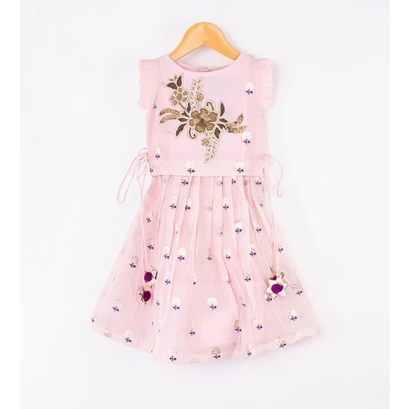 KIRTI AGARWAL Pret N Couture Pink Hand Embroidered Pleated Skirt Set Silk NWOT 6 - Picture 1 of 16